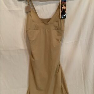 Maidenform Tan Full Slip